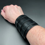 BOUNCER – Breites Lederarmband, schwarz