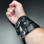 BOUNCER – Breites Lederarmband, schwarz