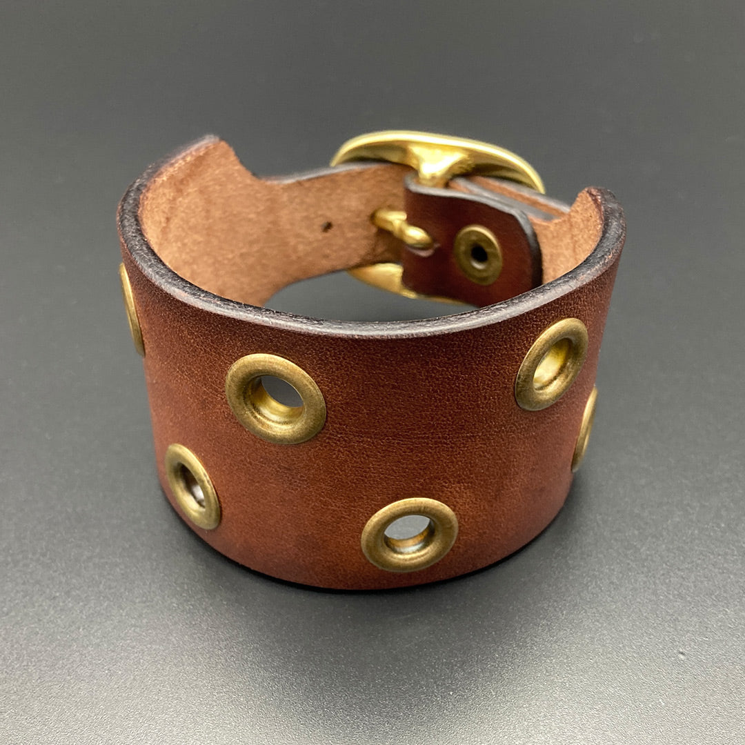 Breites Nietenarmband "Pirate", braun