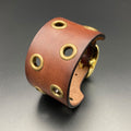 Breites Nietenarmband "Pirate", braun