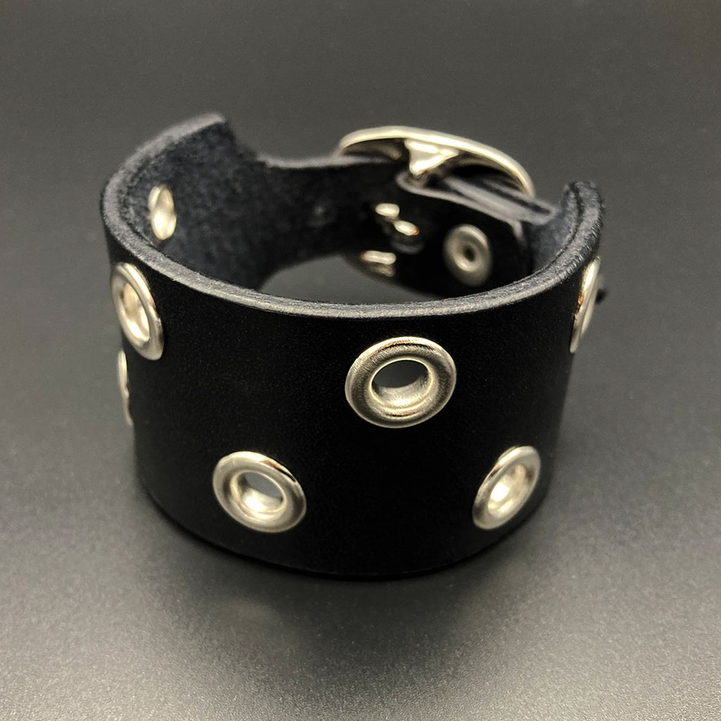 Breites Nietenarmband "Pirate", schwarz