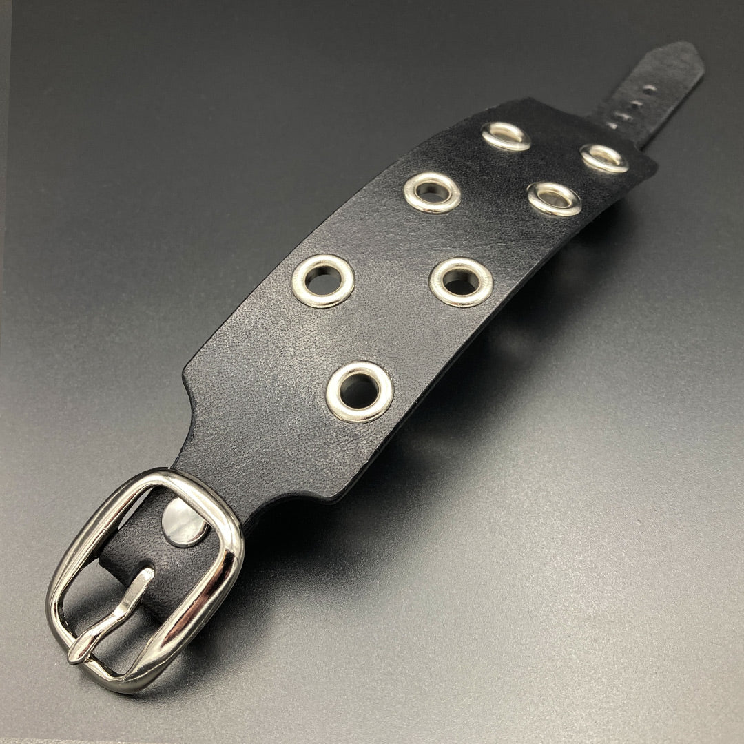 Breites Nietenarmband "Pirate", schwarz