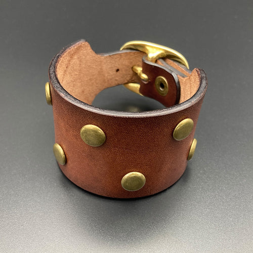 Breites Nietenarmband „Freerider“, braun