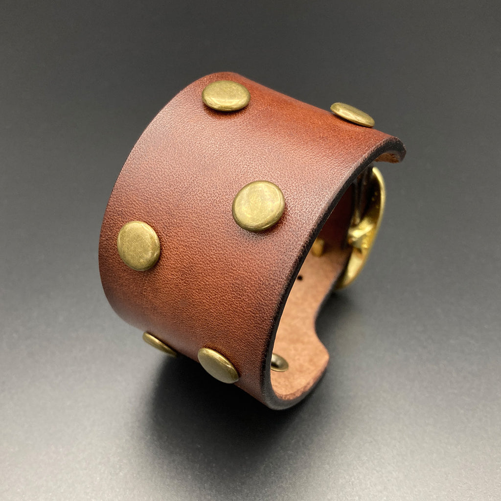 Breites Nietenarmband „Freerider“, braun