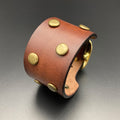 Breites Nietenarmband „Freerider“, braun