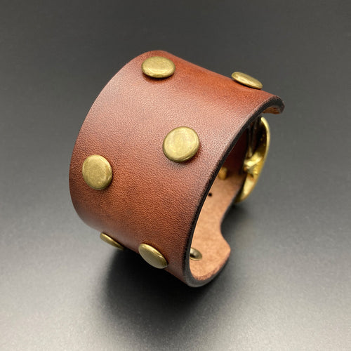 Breites Nietenarmband „Freerider“, braun