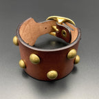 Breites Nietenarmband „Sindbad“, braun