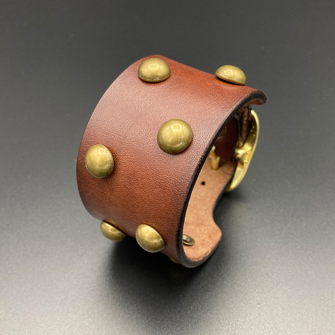 Breites Nietenarmband „Sindbad“, braun