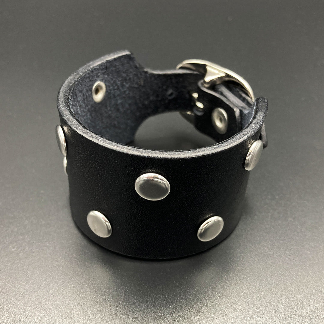 Breites Nietenarmband „Freerider“, schwarz