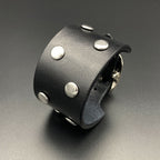 Breites Nietenarmband „Freerider“, schwarz