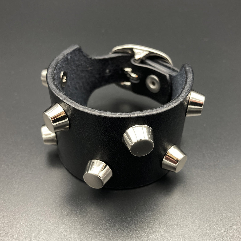 Breites Nietenarmband „Halvar“, schwarz