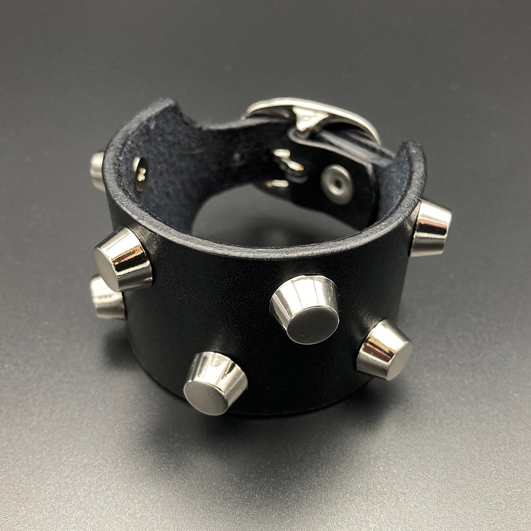 Breites Nietenarmband „Halvar“, schwarz