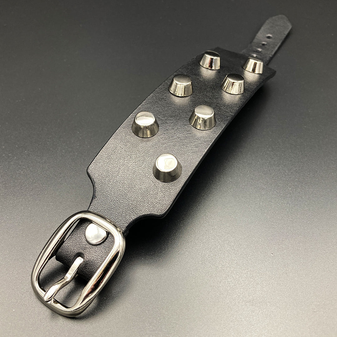 Breites Nietenarmband „Halvar“, schwarz