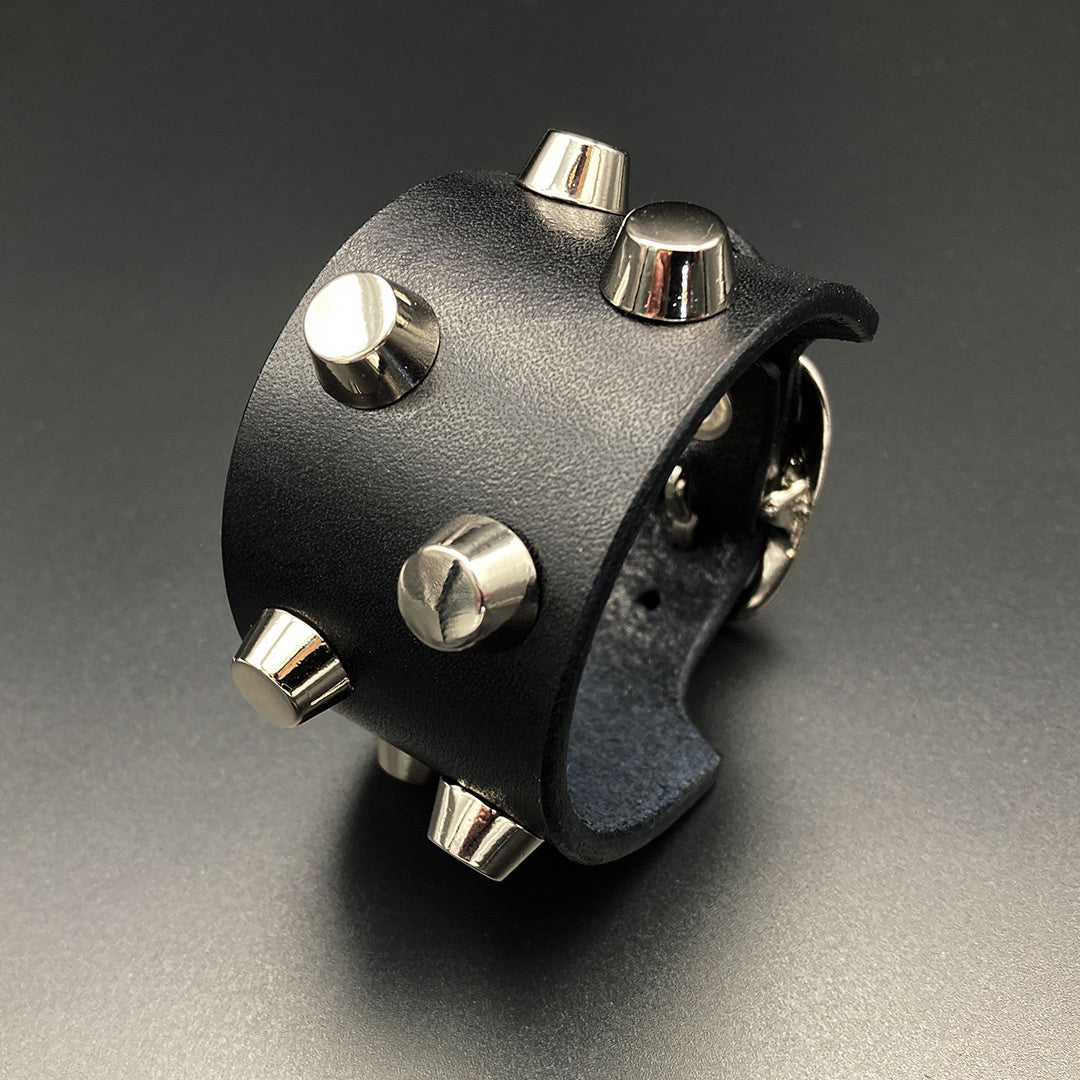 Breites Nietenarmband „Halvar“, schwarz