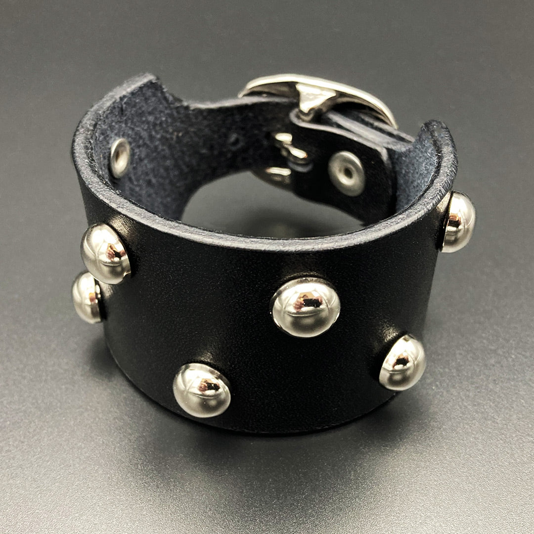 Breites Nietenarmband „Sindbad“, schwarz