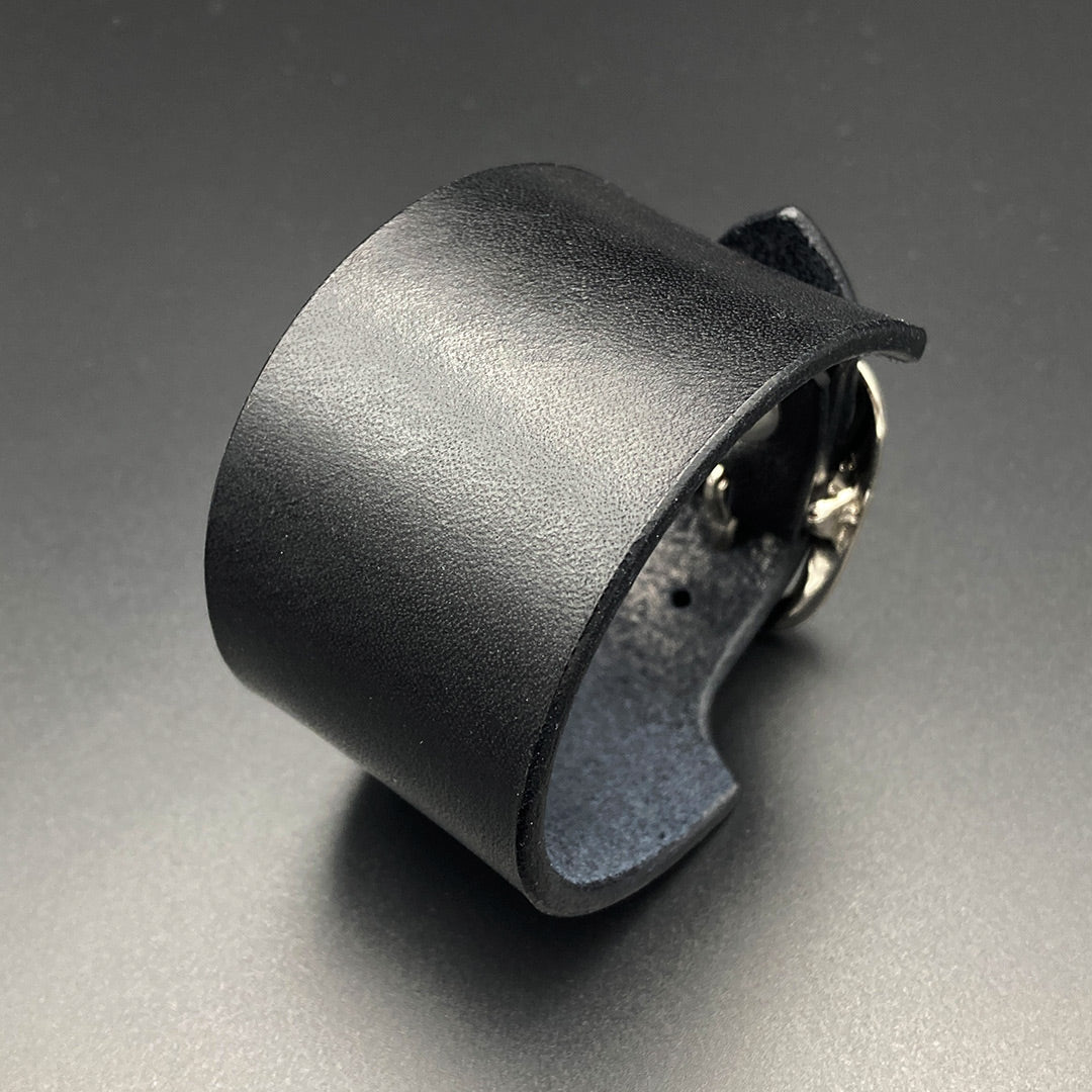 Breites Lederarmband „Prowler“, schwarz