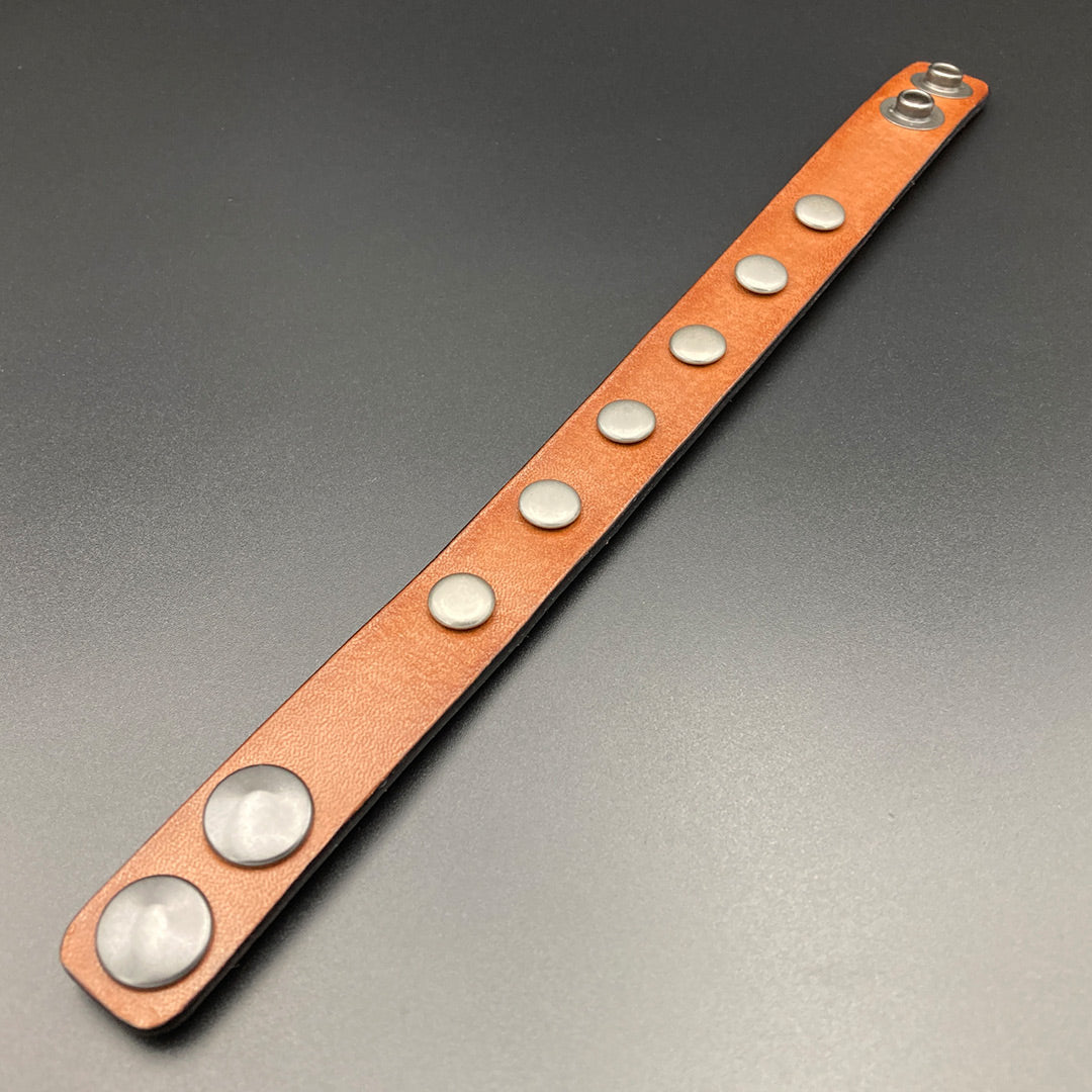 Nietenarmband „Rumbler“, hellbraun