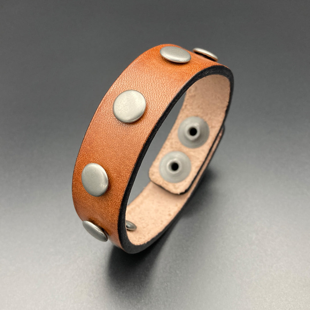 Nietenarmband „Rumbler“, hellbraun