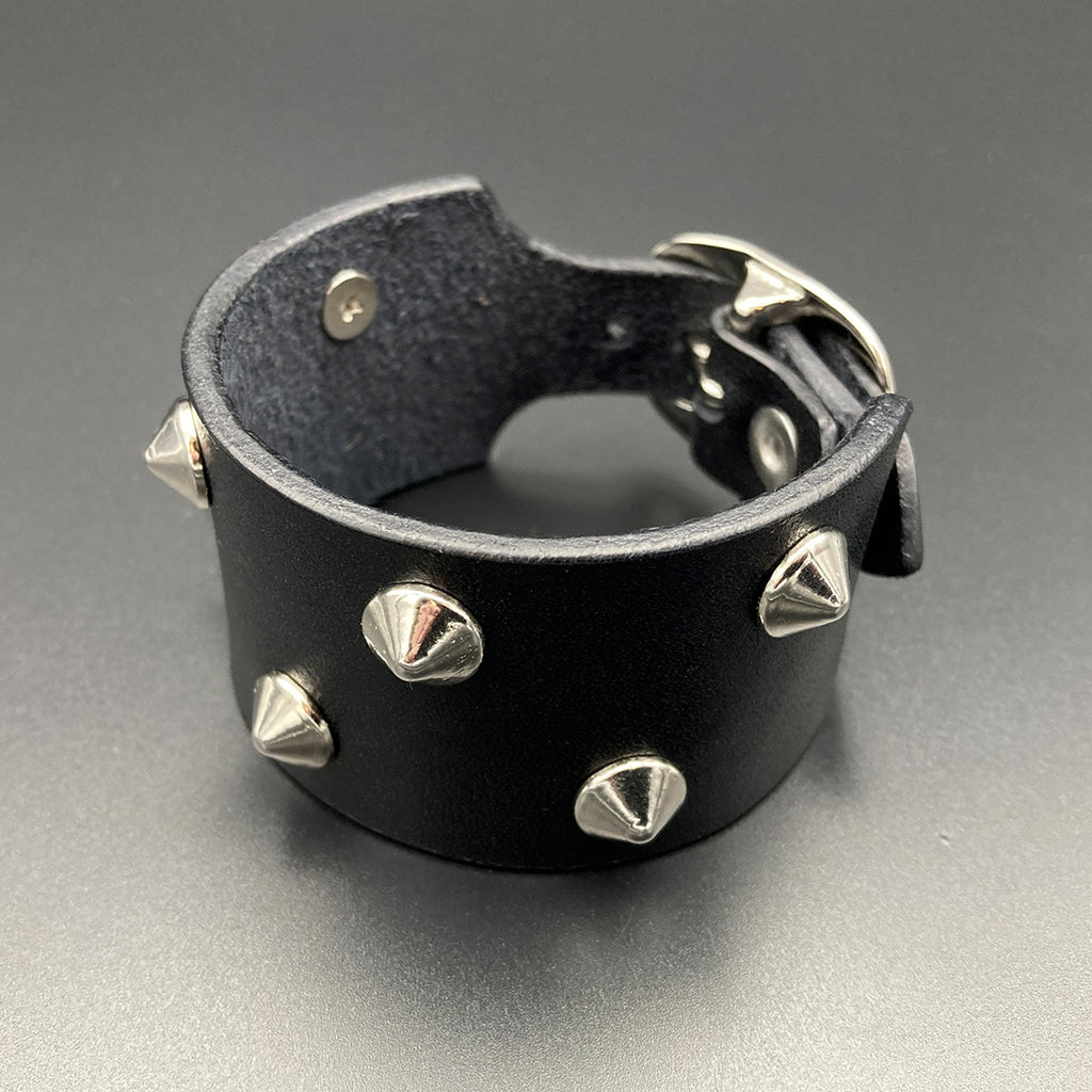 Breites Nietenarmband "Rebel", schwarz
